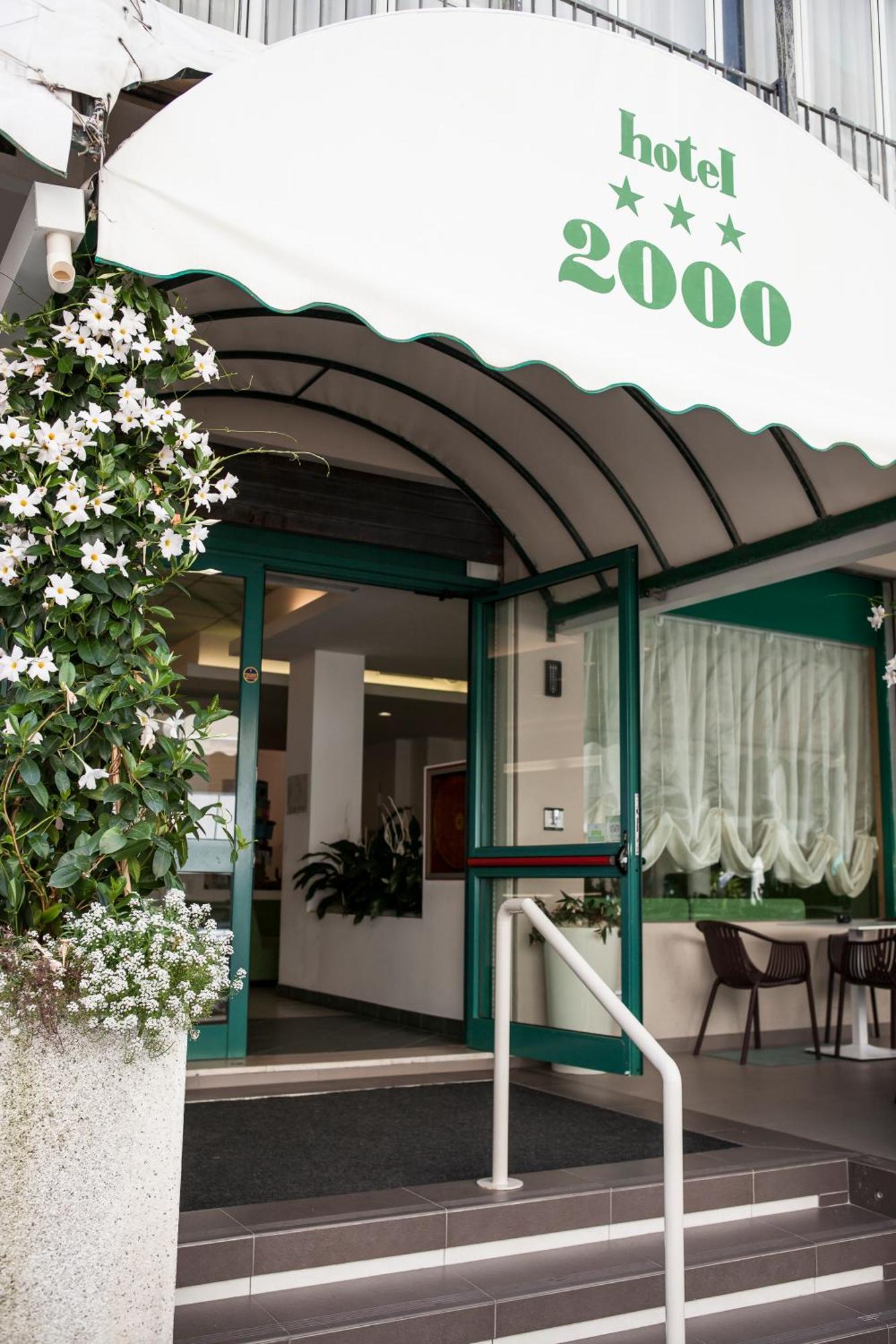 Hotel 2000 Римини Екстериор снимка